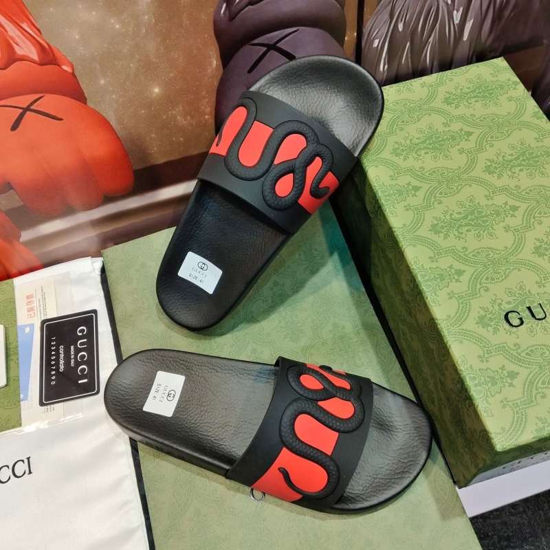 G*u*i slippers